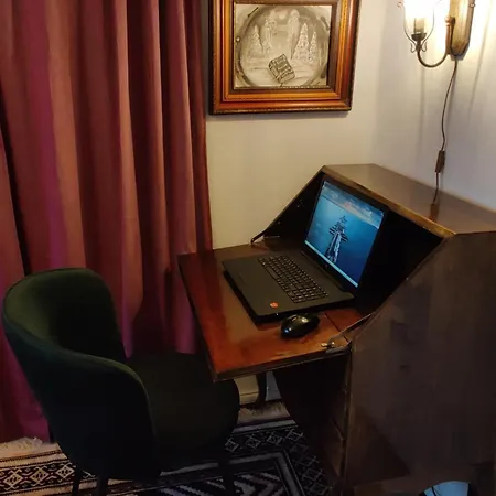 Cozy Retro In A Quiet Area Near The
