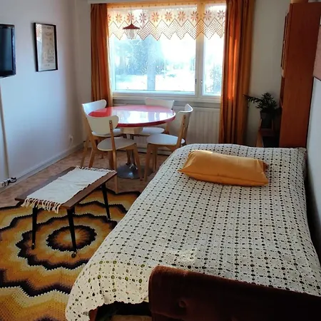 Cozy Retro In A Quiet Area Near The